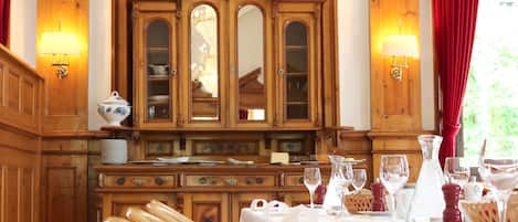 Daily buffet breakfast (CHF 20.00 per person)