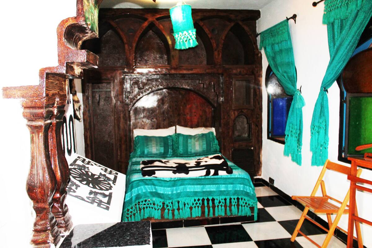 Cortinas blackout, camas plegables/adicionales y wifi gratis 