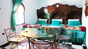 Family Room | Blackout drapes, rollaway beds (surcharge), WiFi (free) - Dar Touijar (Chefchaouen)