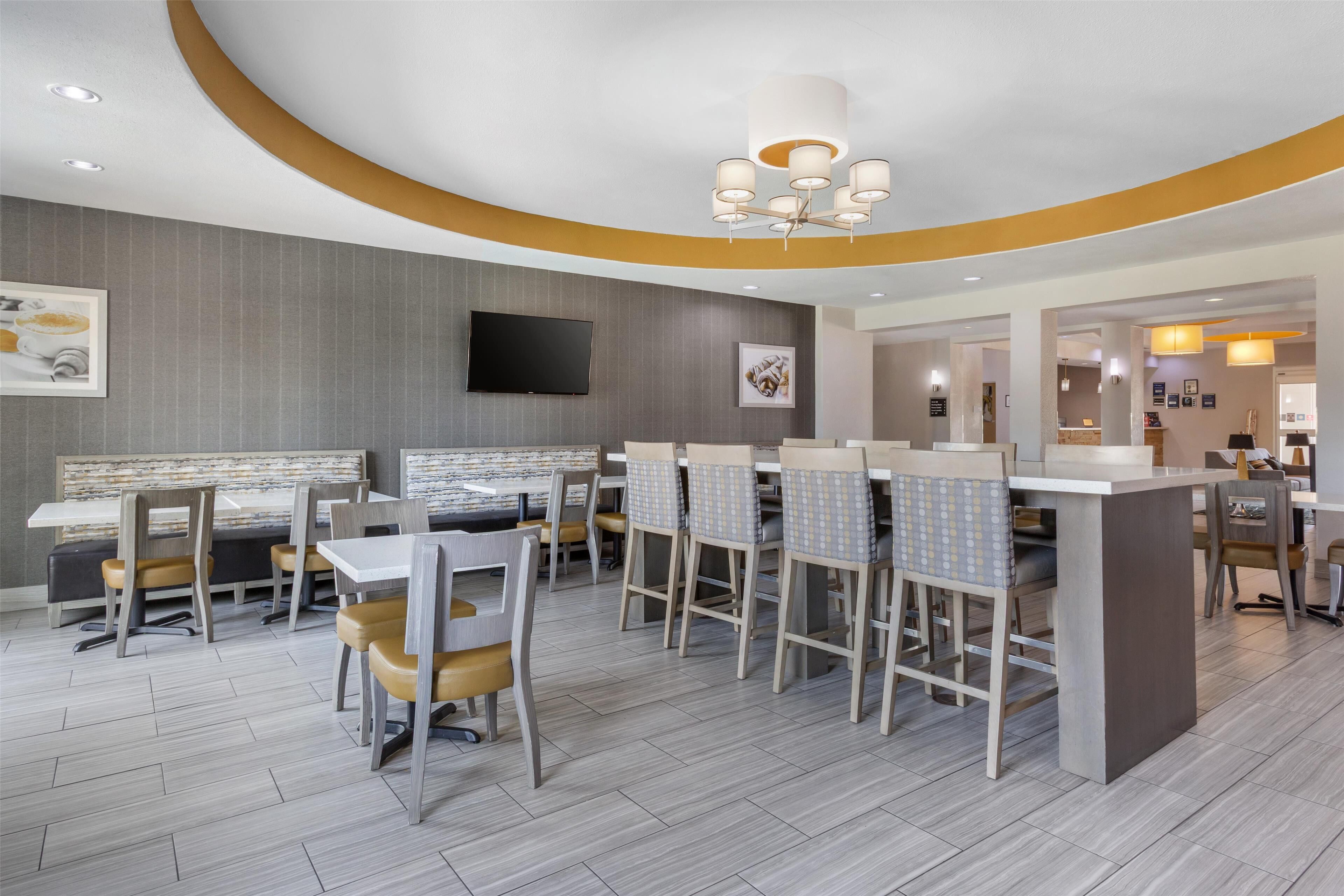 free daily full breakfast