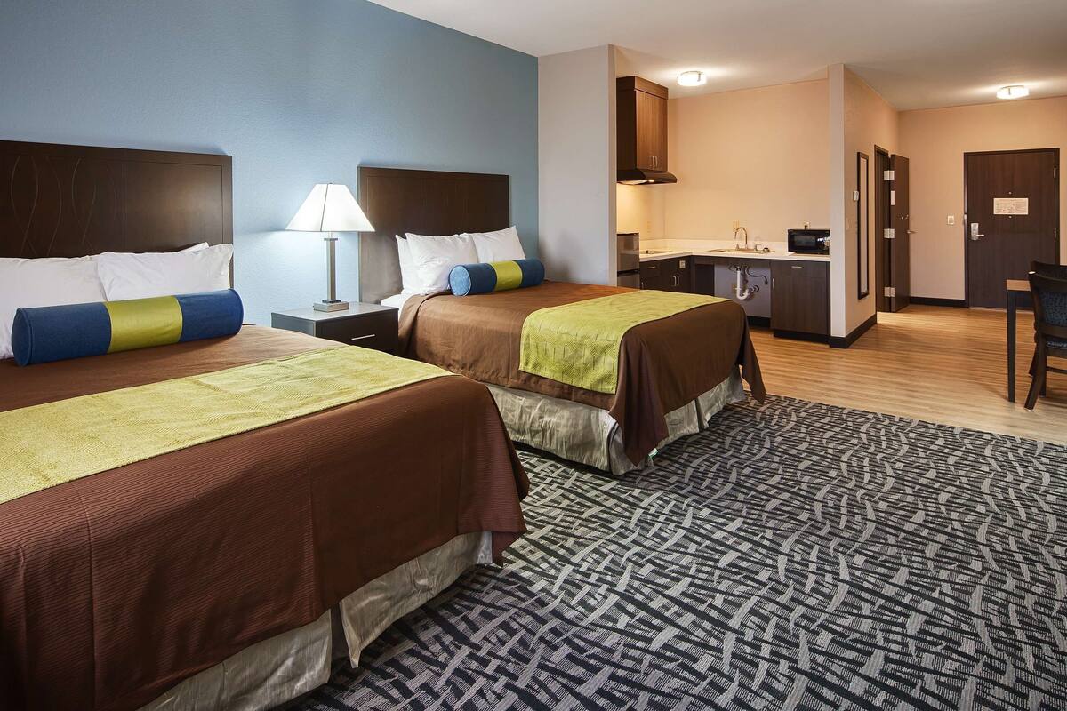 pillow-top beds, desk, iron/ironing board, free cots/infant beds