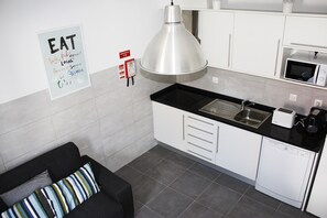 Suite, Non Smoking, City View | Living room | 32-inch flat-screen TV with satellite channels, LCD TV - Villaceixe Housestay (Aljezur)