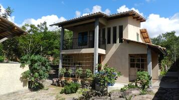 Halley II | Exterior