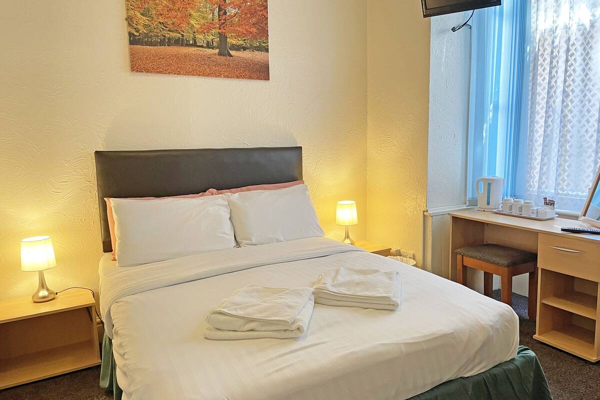 Free cots/infant beds, free WiFi, bed sheets