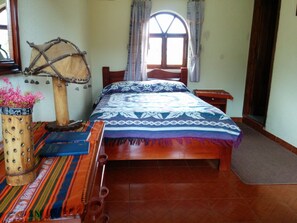 Standard Double Room | Laptop workspace, blackout drapes, soundproofing, free WiFi - Hostal Curiñan (Otavalo)