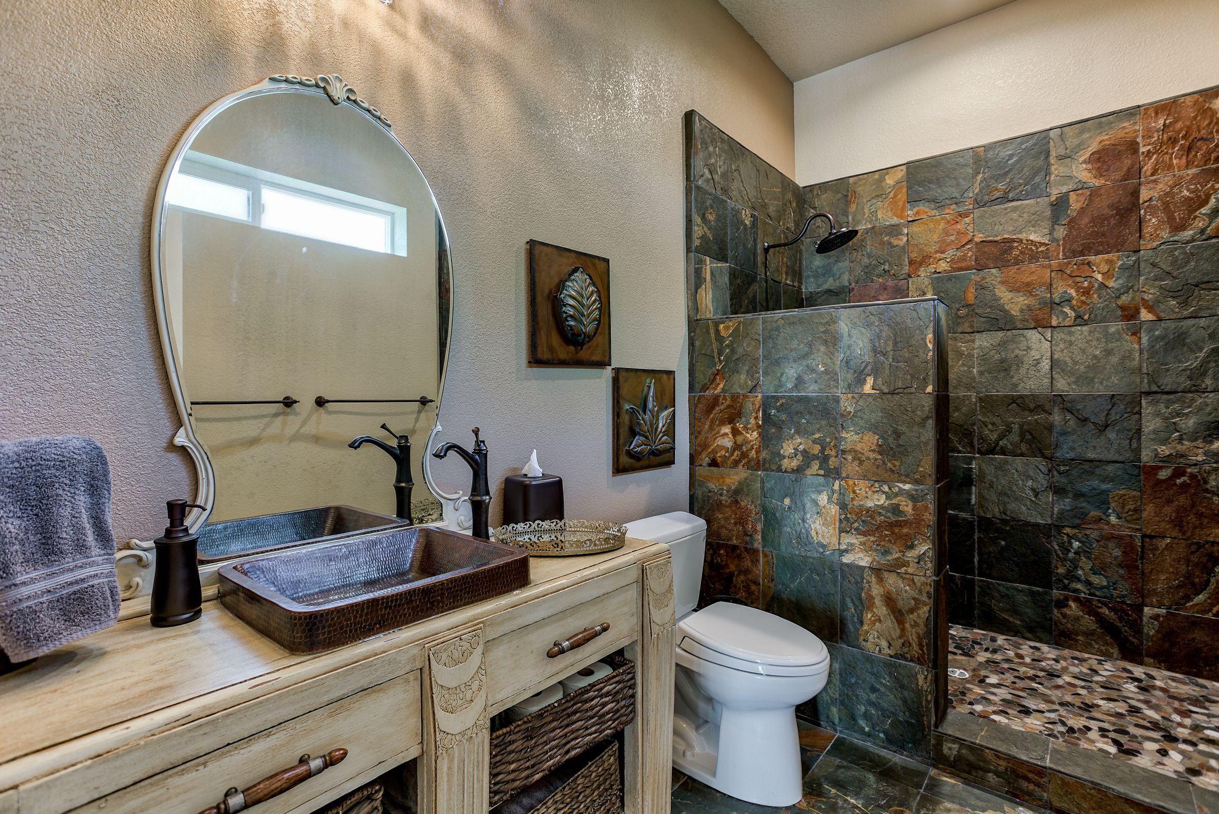 Esperanza Room | Bathroom | Shower, free toiletries, hair dryer, bathrobes