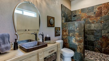 Esperanza Room | Bathroom | Shower, free toiletries, hair dryer, bathrobes