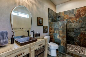Esperanza Room | Bathroom | Shower, free toiletries, hair dryer, bathrobes