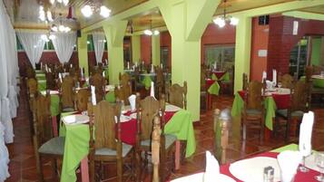 Breakfast, lunch, dinner served; seafood