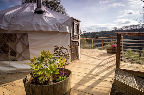 Ceridwen Glamping, Double decker Bus and Yurts