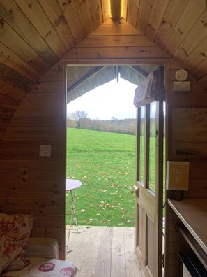 เคบิน (Eco Pod) | เครื่องนอนระดับพรีเมียม, เตารีด/โต๊ะรีดผ้า, Wi-Fi ฟรี