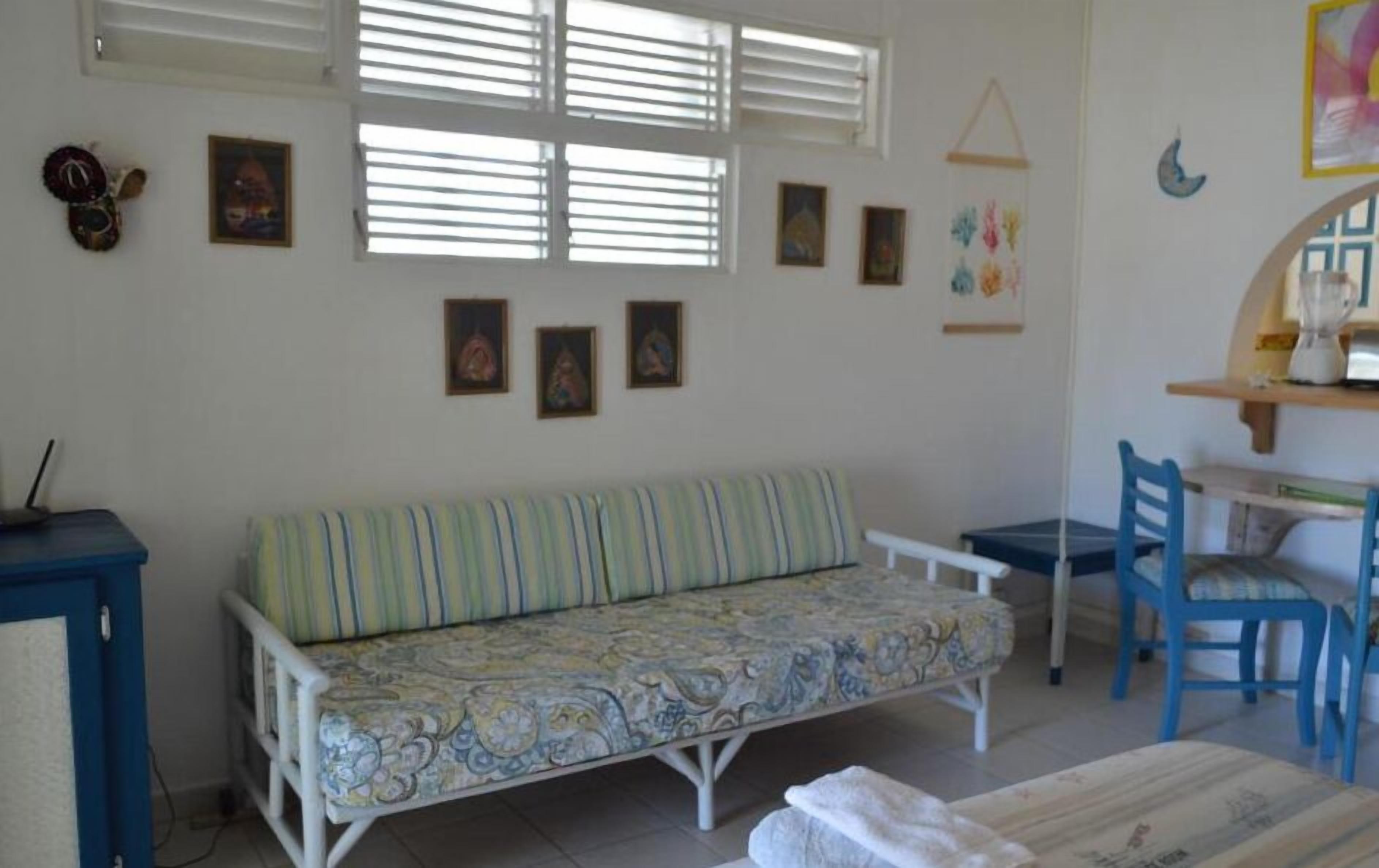 32-inch smart tv with cable channels, tv, streaming services