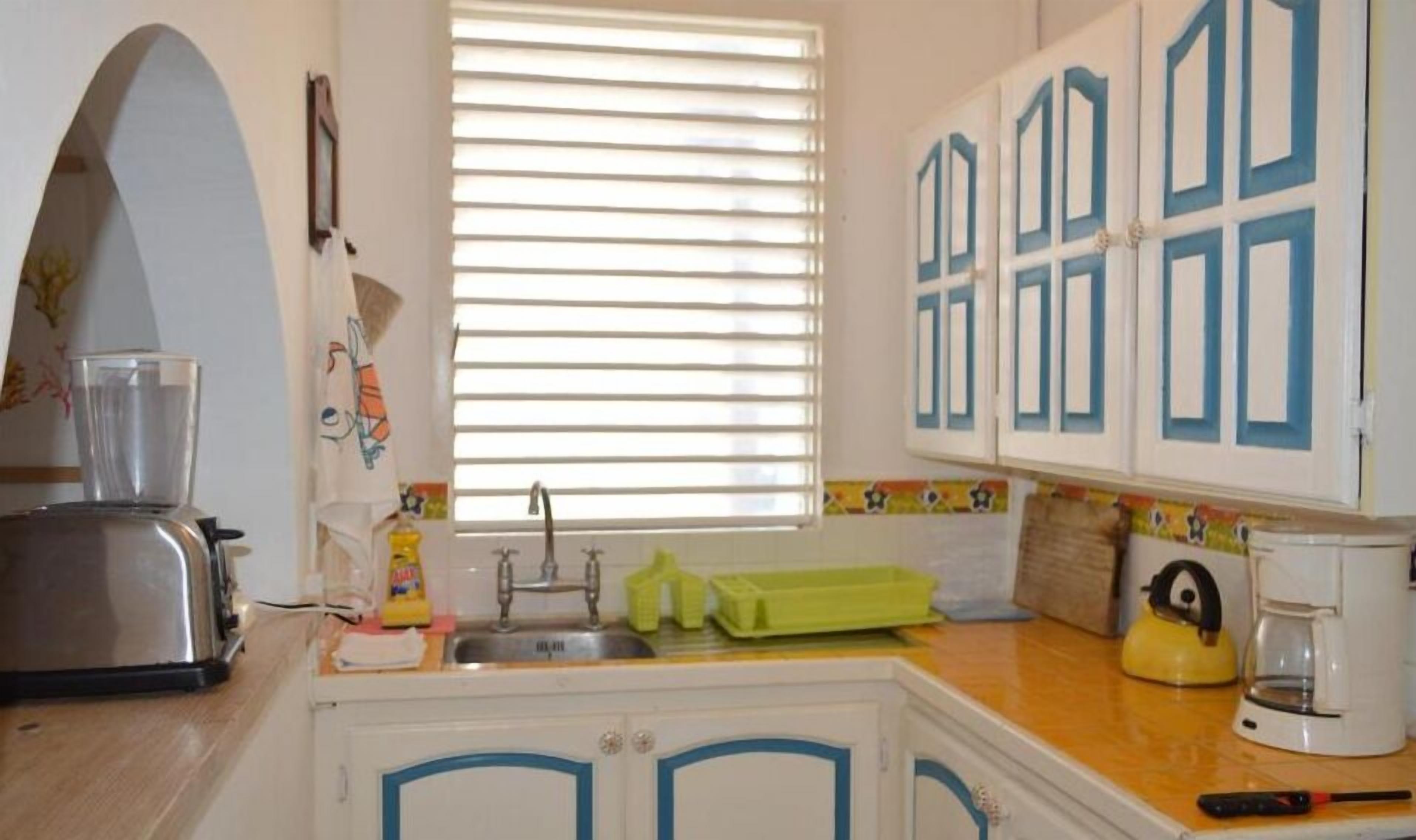 full-sized fridge, oven, stovetop, coffee/tea maker