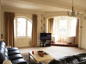 Living area - Royal Mile Mansions Apartments (Edinburgh)