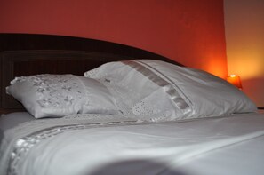 Classic Suite, 1 Bedroom, Private Bathroom | Iron/ironing board, free WiFi - Hostel Union (Santiago)