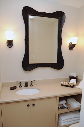 Towels - The Beaumont Inn (Dallas)