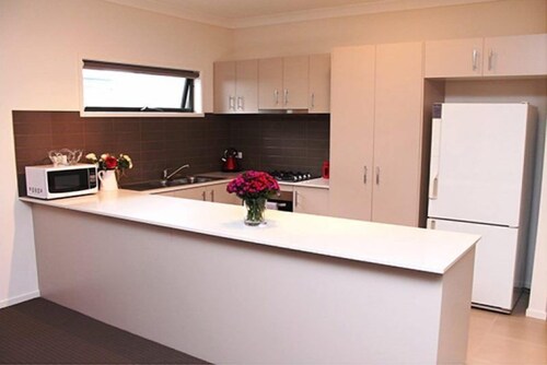 Villa Waratah 19a/b/c