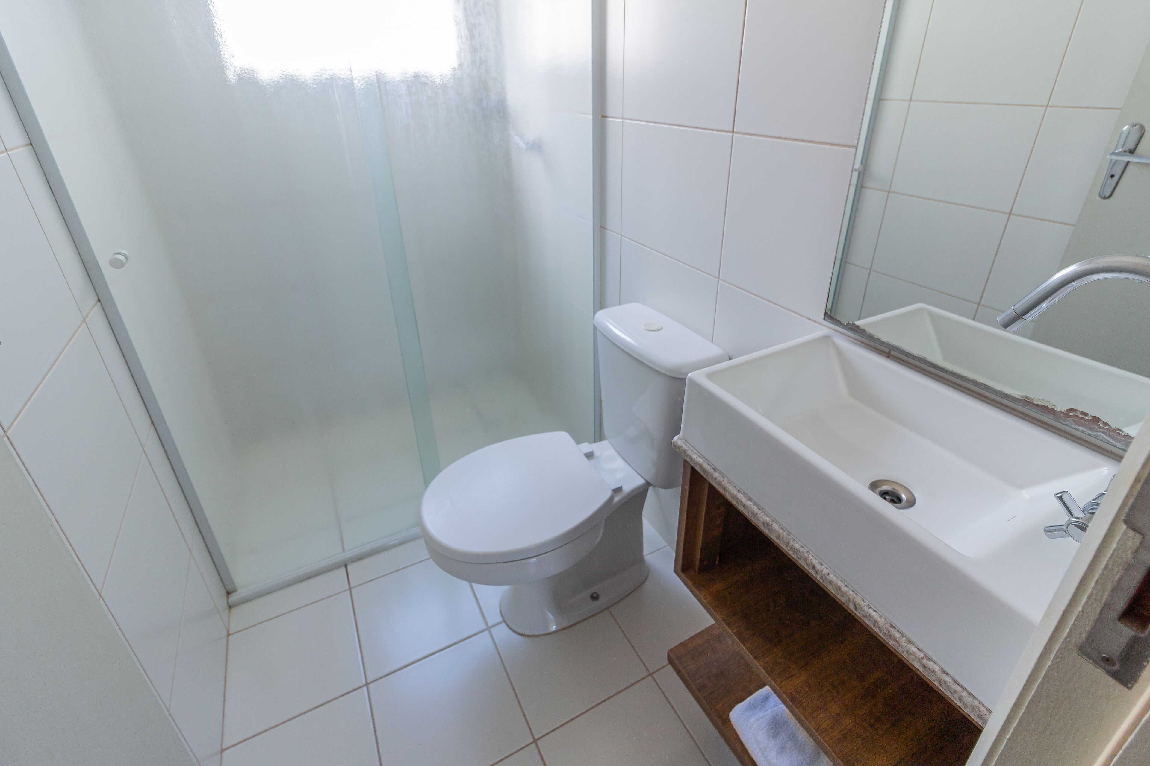 standard single room | bathroom | shower, free toiletries, hair dryer, bidet