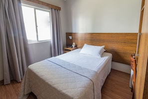Phòng đơn Tiêu chuẩn | Minibar, trang trí khác biệt, bàn, màn/rèm cản sáng
