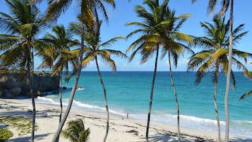 Playa de arena blanca, snorkel, windsurf y surf