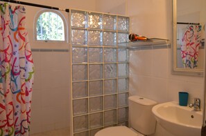 Studio, 1 Queen Bed, Garden View | Bathroom | Shower, hair dryer, towels - Tropical Gecko Studio (Silver Sands)