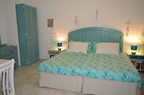 Apartment | Frette Italian sheets, premium bedding, in-room safe, desk - Two Palms Apartment (Silver Sands)