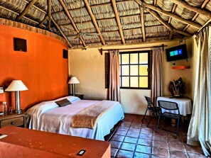 Suite familiar, Terraza, vista al mar | Wifi gratis y ropa de cama 