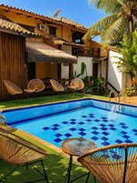 2 piscinas al aire libre, sillones reclinables de piscina