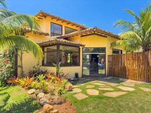 Fachada de la propiedad