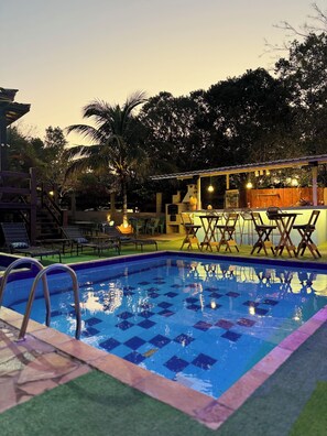 2 piscinas al aire libre, sillones reclinables de piscina