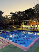 2 piscinas al aire libre (de 09:00 a 21:00), tumbonas