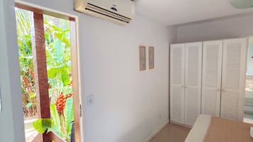Apartamento premium, suíte, ao lado da piscina | Roupas de cama antialérgicas, frigobar, cortinas blackout