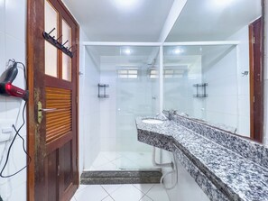 Standard Apartment | Bathroom | Shower, rainfall showerhead, hair dryer, towels