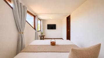 Hypo-allergenic bedding, minibar, blackout drapes, soundproofing