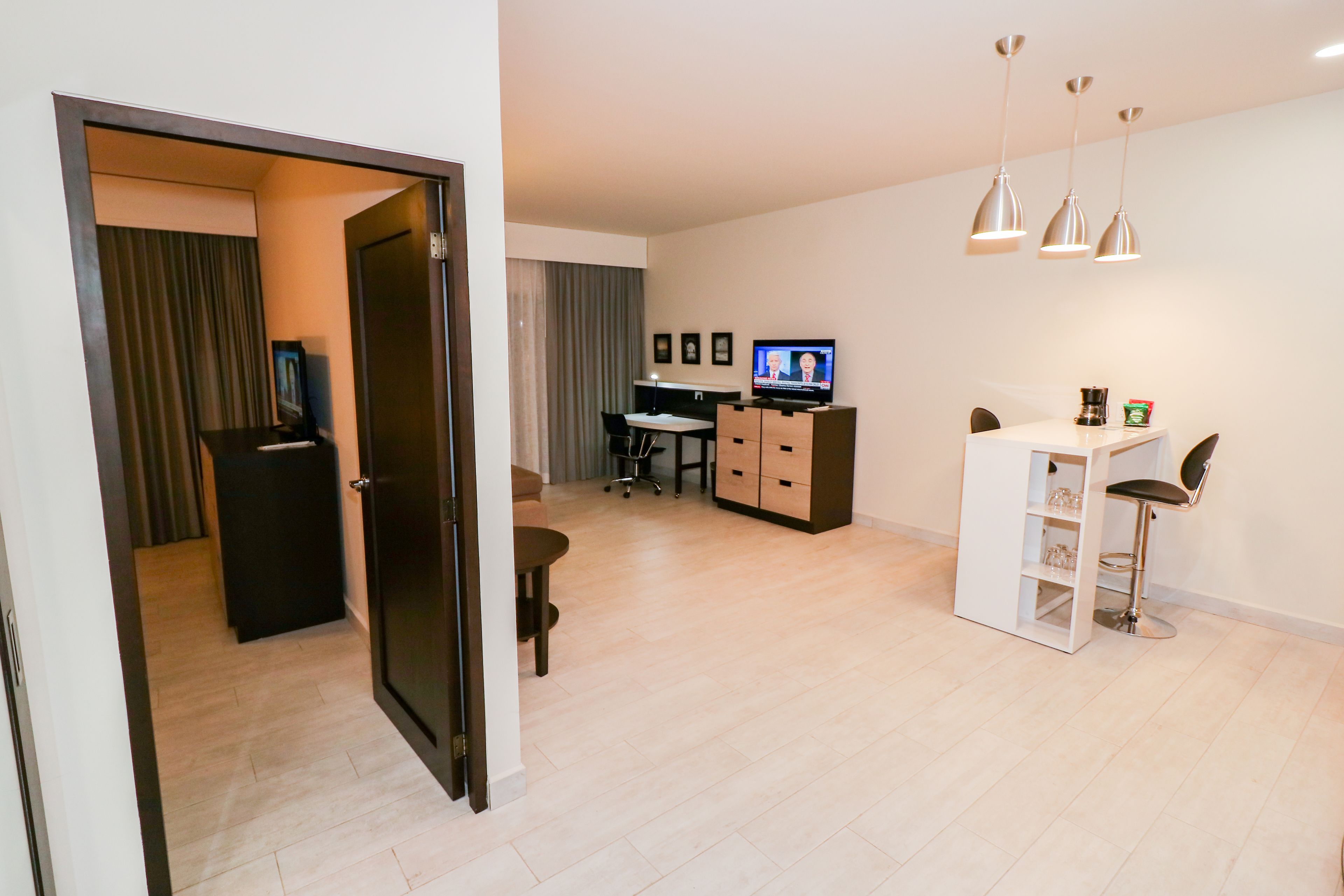 family suite, 1 bedroom, kitchenette | private kitchen | coffee/tea maker, blender, griddle