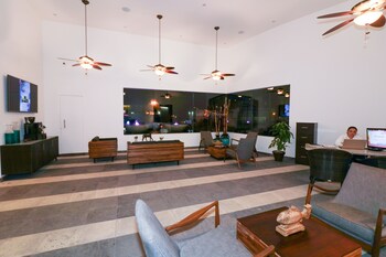 2 bars/lounges, rooftop bar at Medano Hotel and Spa