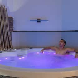 Couples treatment room(s), hot tub, steam room, body treatments