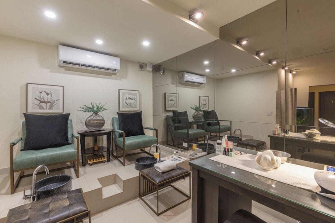 couples treatment room(s), hot tub, steam room, body treatments