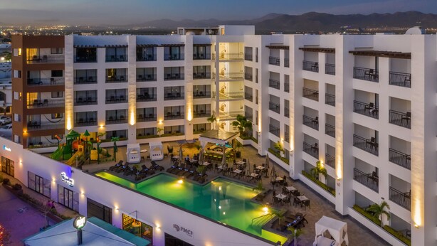 A hotel with multiple floors, outdoor swimming pool, and lounge areas. - Medano Hotel and Spa (Cabo San Lucas)