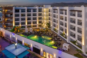 A hotel with multiple floors, outdoor swimming pool, and lounge areas. - Medano Hotel and Spa (Cabo San Lucas)