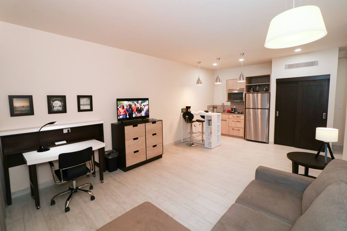 Phòng Suite dành cho gia đình, 1 phòng ngủ, bếp nhỏ | Bếp riêng | Dụng cụ pha cà phê/trà, máy xay thực phẩm, vỉ nướng 