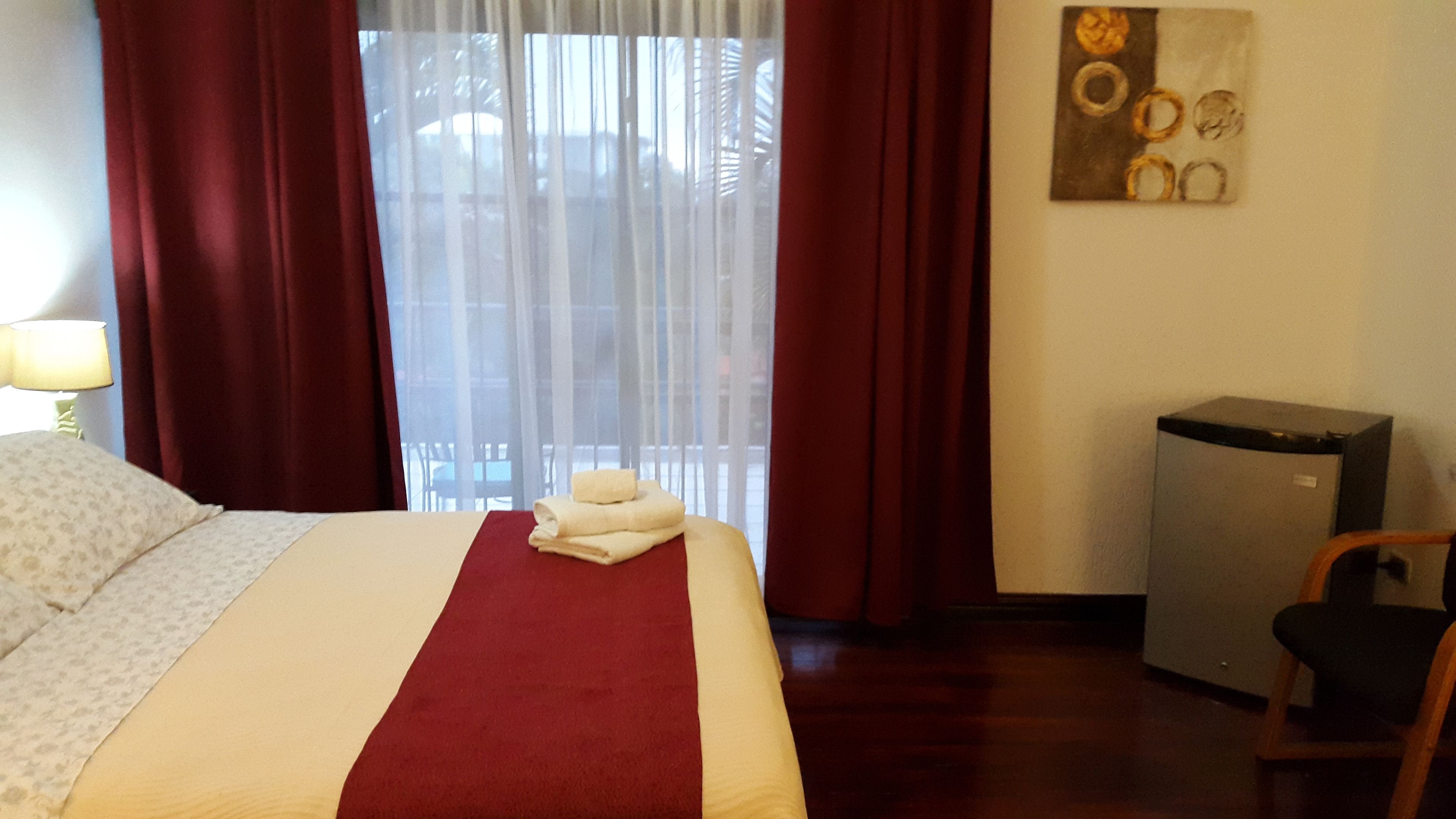 Standard Double Room, 1 Katil Ratu (Queen) | Meja, seterika/papan seterika, Wi-fi percuma 