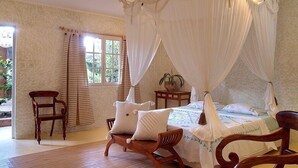 Unclassified image, 3 of 16, button - Bougainvilla Hotel (Union Island)