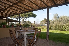 Outdoor dining - Casone Ugolino (Castagneto Carducci)