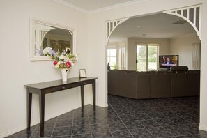 Lobby - Attwood Lodge (ATTWOOD)