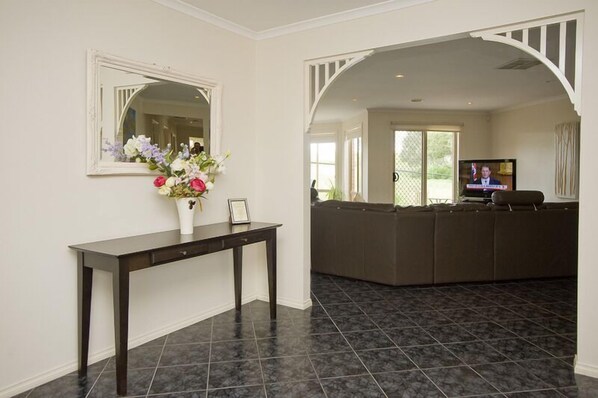 Lobby - Attwood Lodge (ATTWOOD)