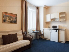 Familiesuite, 2 soverom | Oppholdsområde | LCD-TV