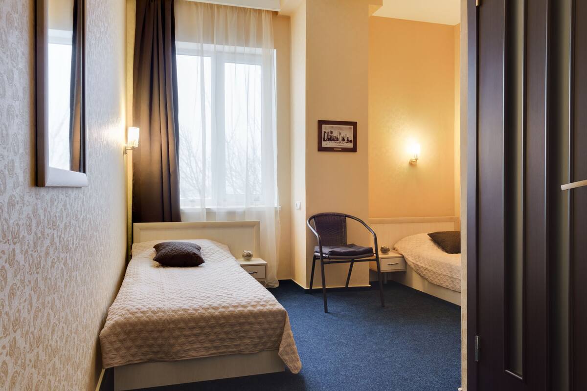 Economy-Zweibettzimmer | Zimmersafe, Bügeleisen/Bügelbrett, kostenloses WLAN