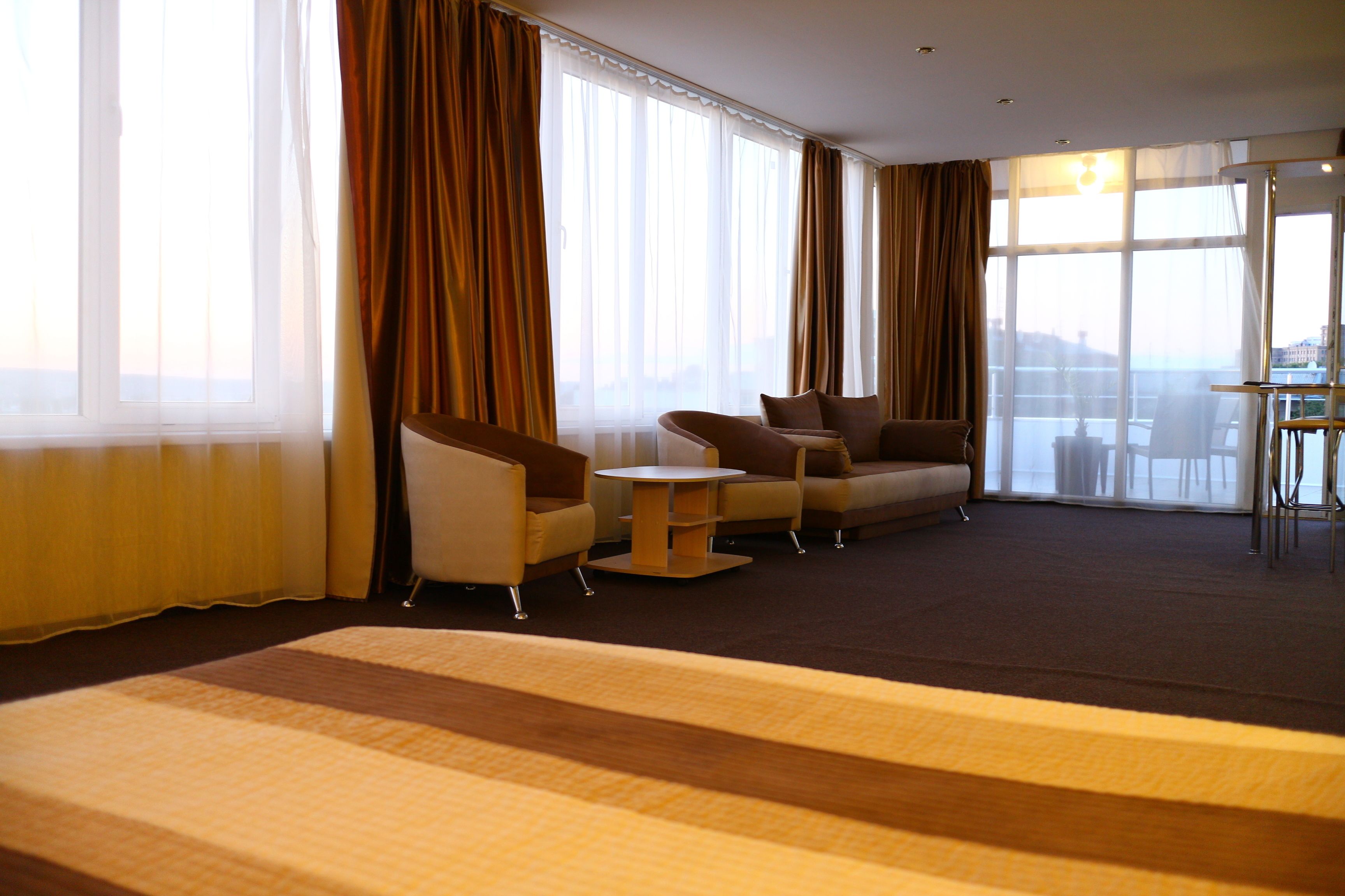 Premium-Penthouse, 1 Schlafzimmer | Wohnbereich | LCD-Fernseher