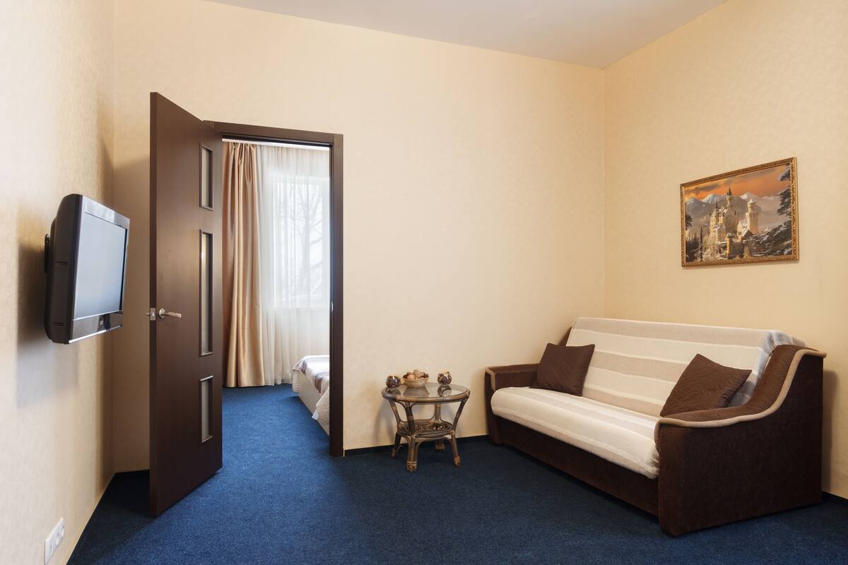 Familien-Suite, 2 Schlafzimmer | Zimmersafe, Bügeleisen/Bügelbrett, kostenloses WLAN